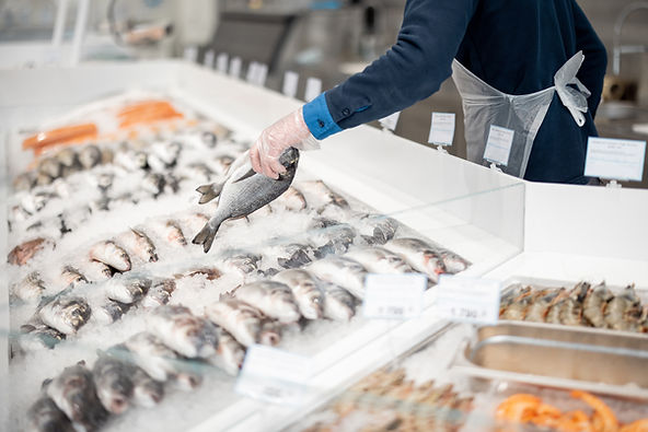 中秋節進行熱量管理在烤肉時，選擇雞胸肉、魚類（如鯖魚、鮭魚）等低脂肪、高蛋白的食材，這些食材既能滿足口腹之慾，又不會造成熱量過剩。
