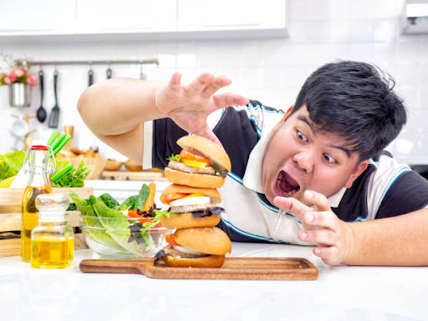 解析暴食症,深入探討其成因與治療方法 1 暴食症