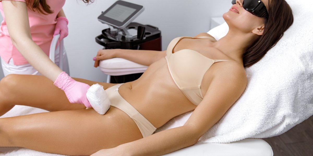 私密處外部保養療程示意圖，用於說明菲蜜莉 FemiLift 私密處緊緻與乾澀改善文章中的相關概念。